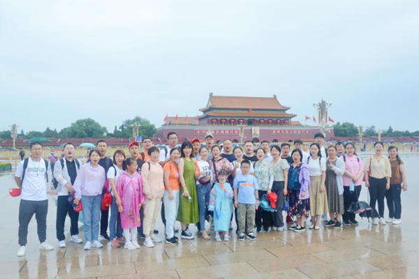 心之所向，行之所往；奮斗百年，沐浴紅光